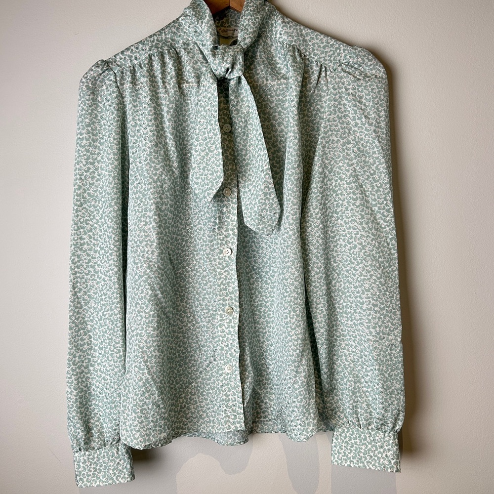 Vintage 80’s Evan Picone Ladylike Secretary Floral Button-Up Blouse with Bow Tie